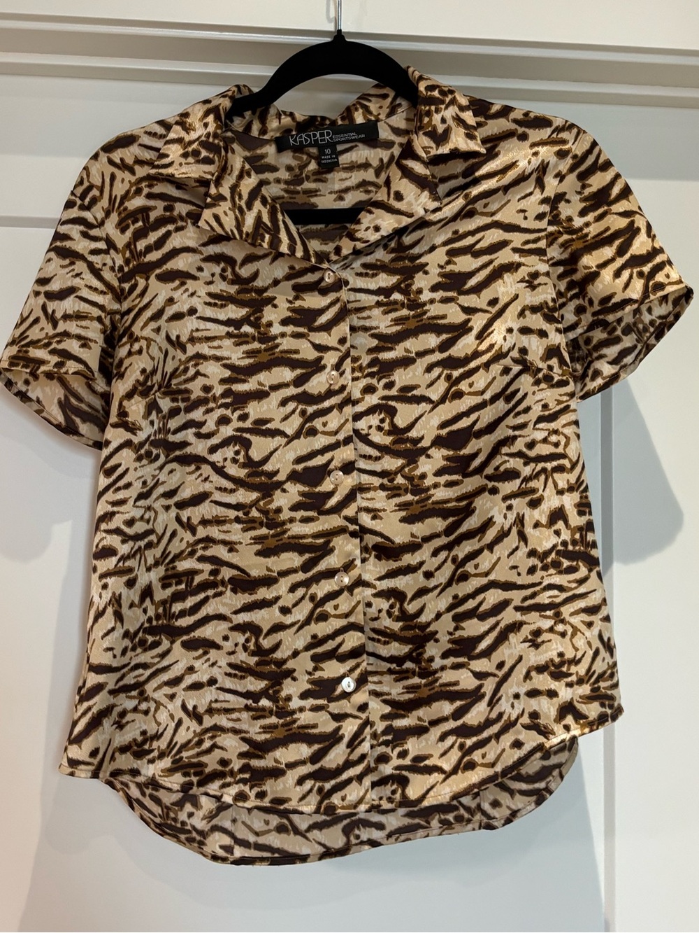 Kasper Brown and Cream Animal Print Short Sleeve Button Down Shirt